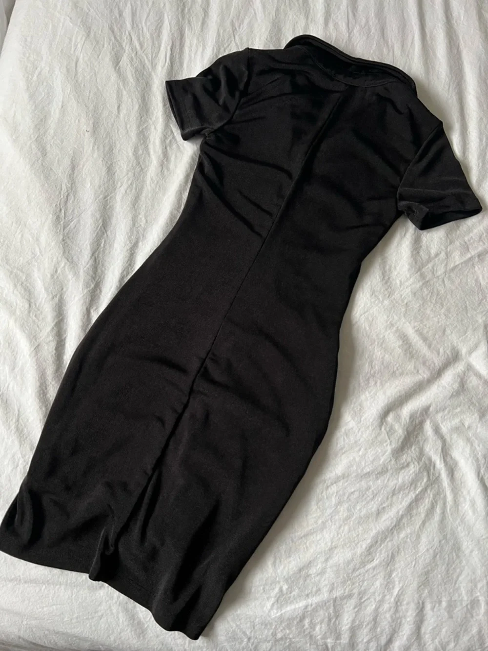 Dynamite Black Ruched Button-Front Midi Dress - Picture 4 of 5